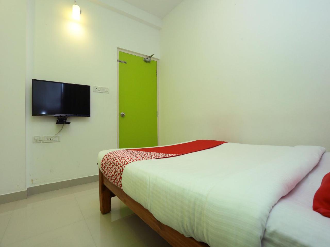 Hotel Oyo 9557 Near Kims Hospital Thiruvananthapuram Exterior foto