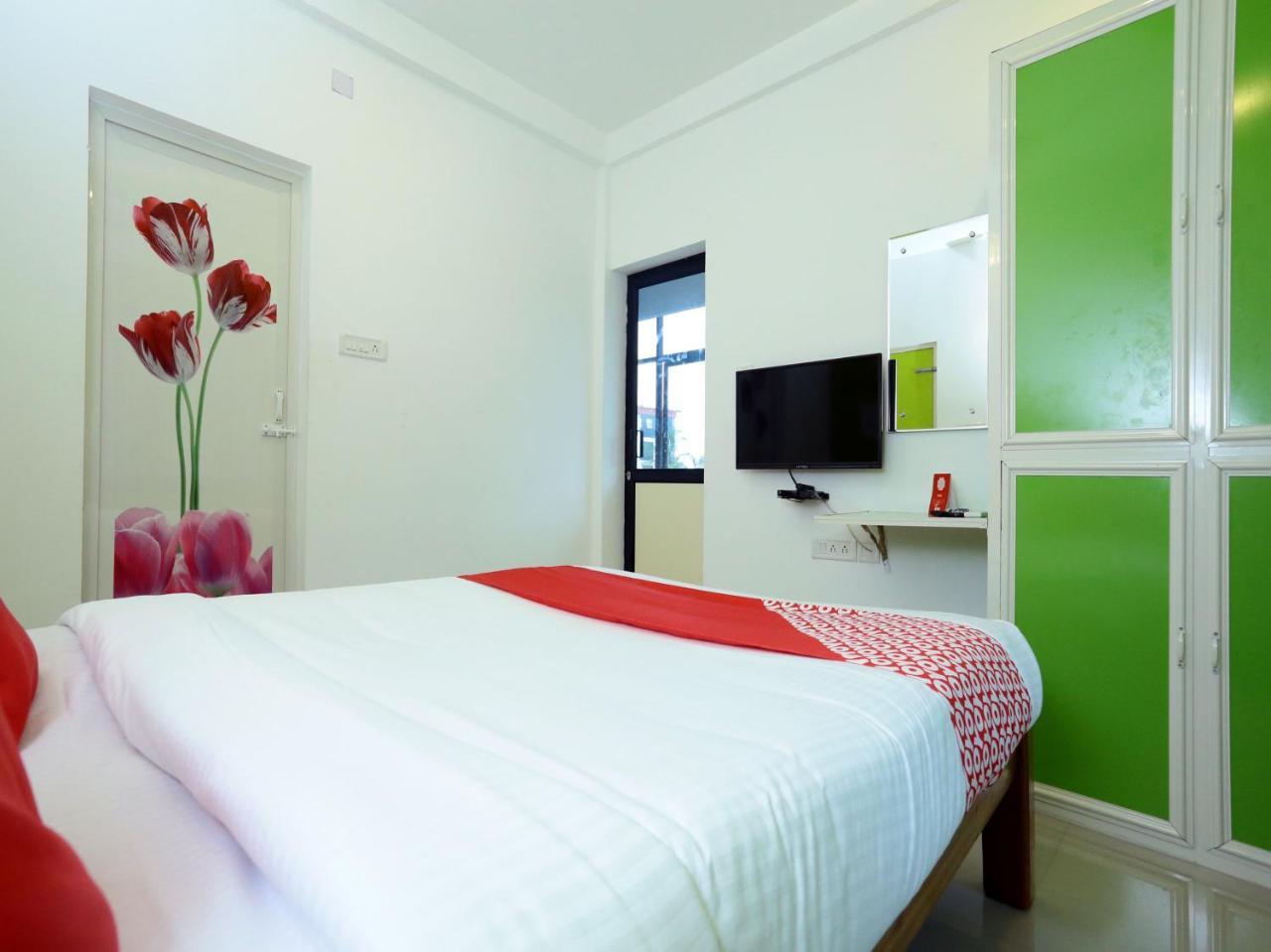 Hotel Oyo 9557 Near Kims Hospital Thiruvananthapuram Exterior foto
